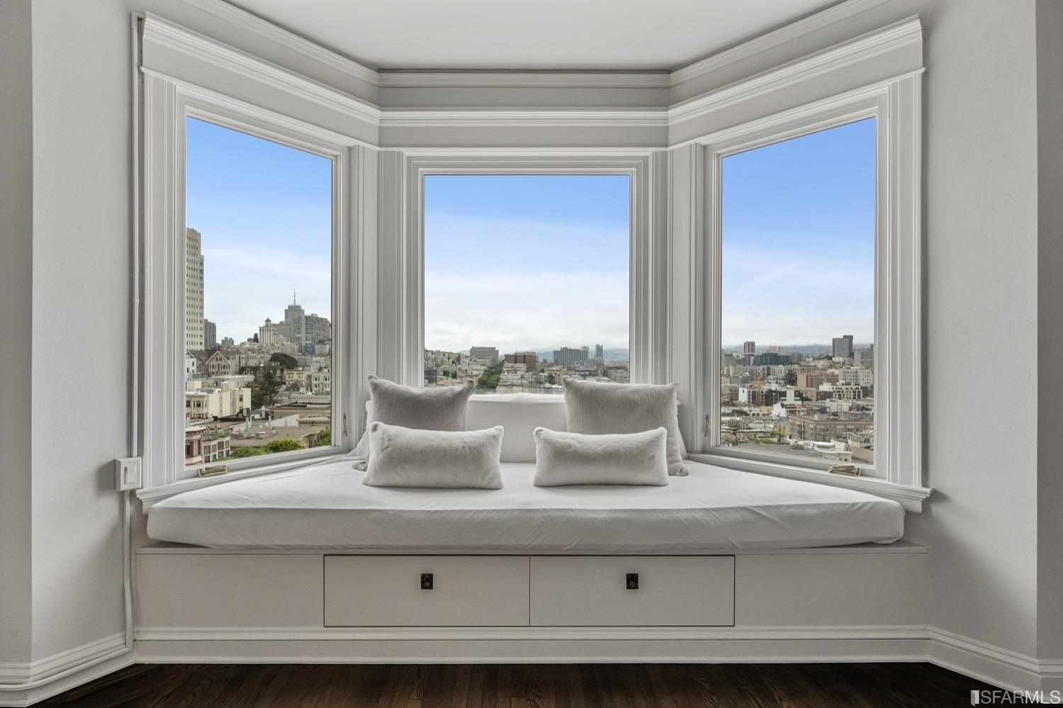 2111 Hyde Street, Unit 503 bay window interior view
