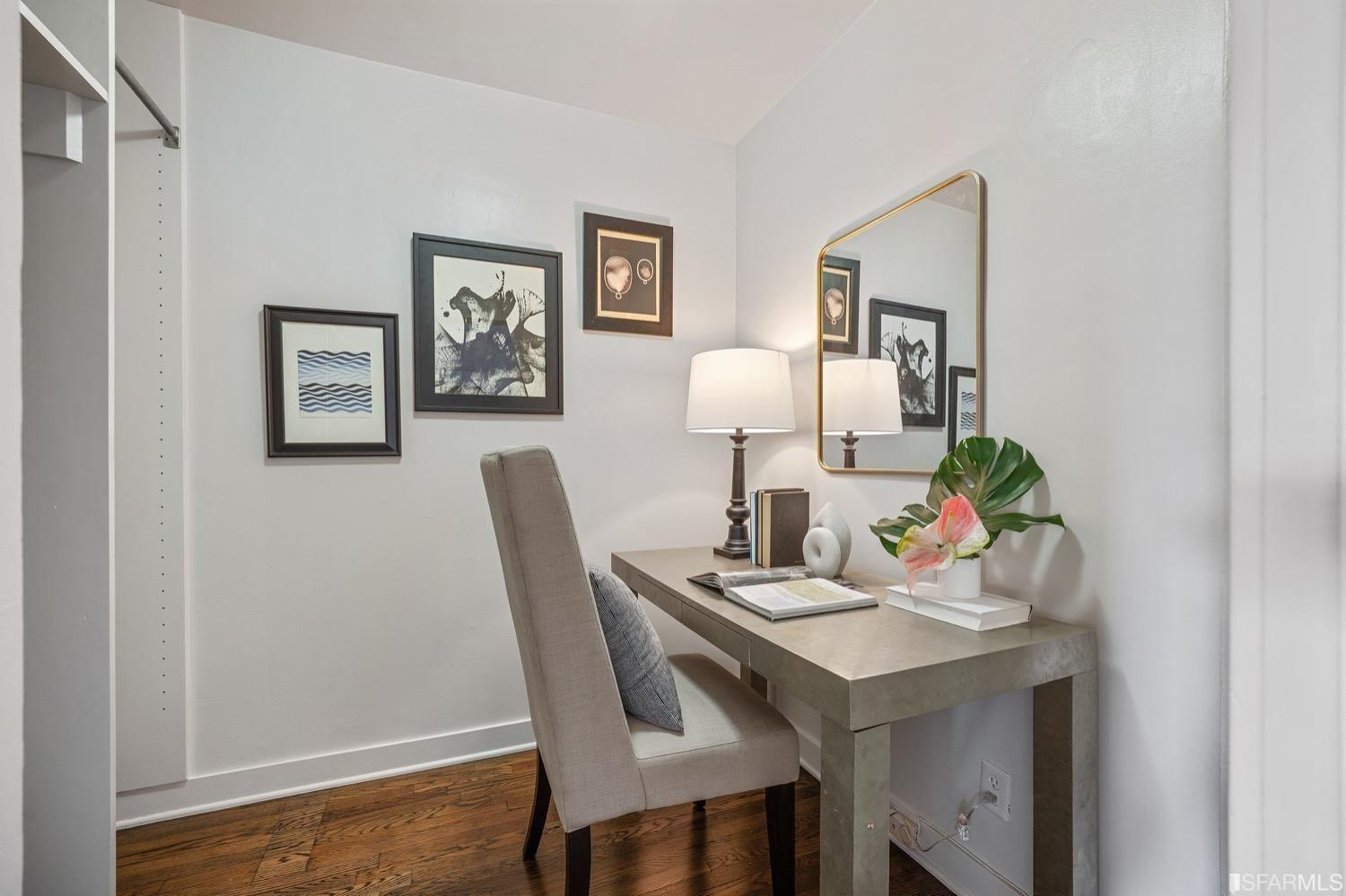 2111 Hyde Street, Unit 503 entry