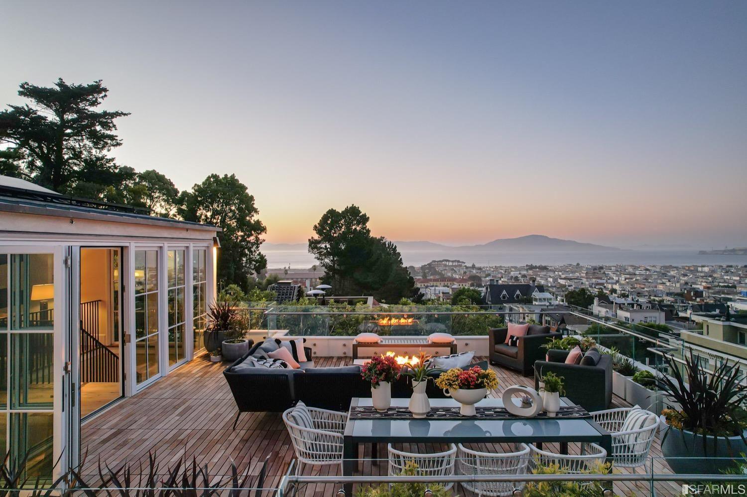 2545-2547 Lyon Street patio view sunset bay view