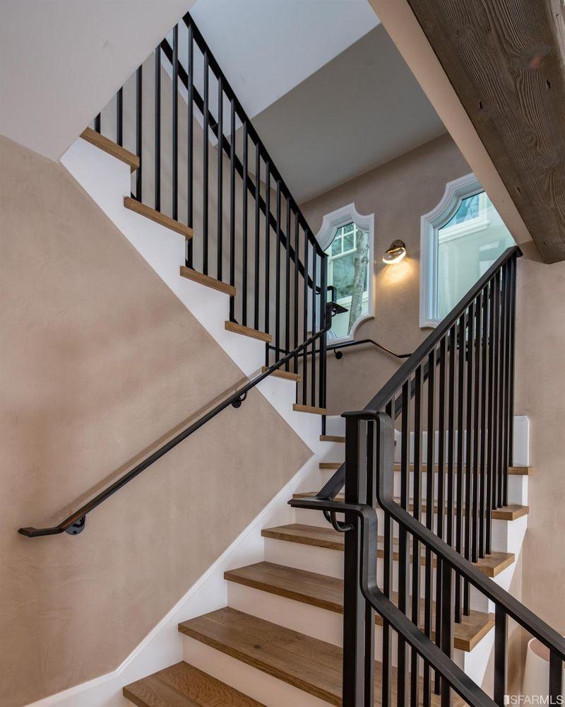 2545-2547 Lyon Street stairs