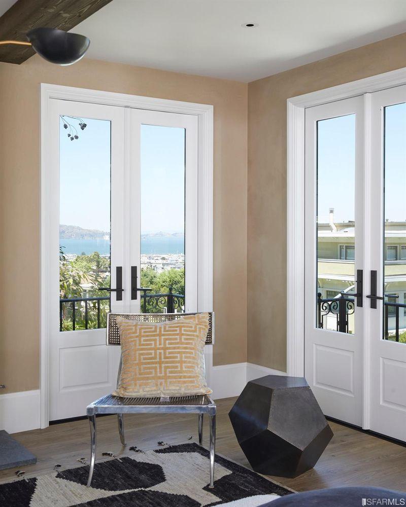 2545-2547 Lyon Street french doors