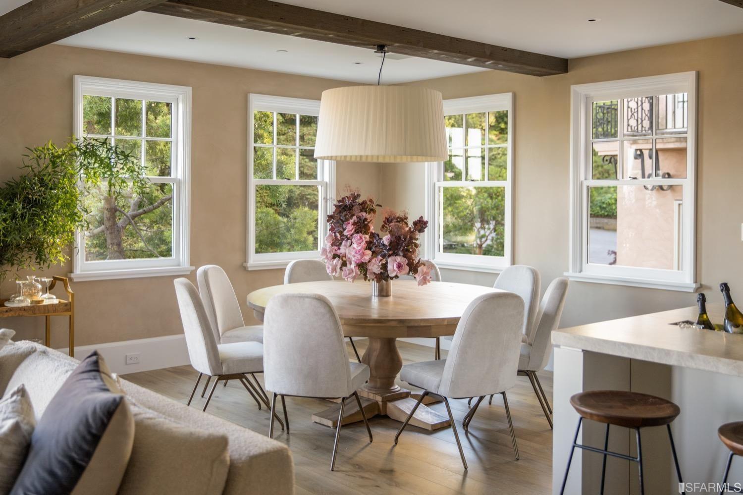 2545-2547 Lyon Street dining area