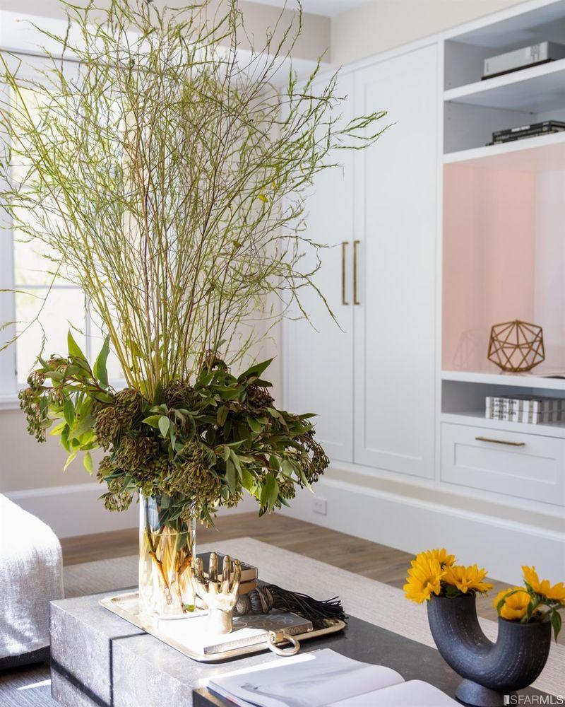 2545-2547 Lyon Street interior decor