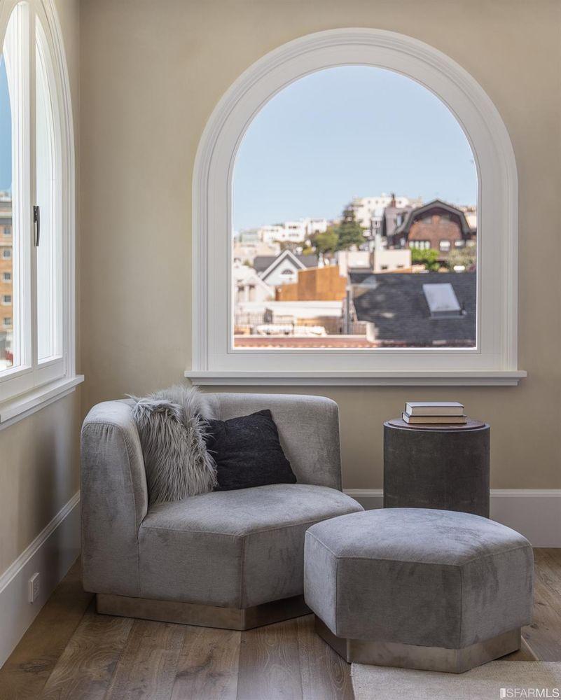 2545-2547 Lyon Street bedroom view