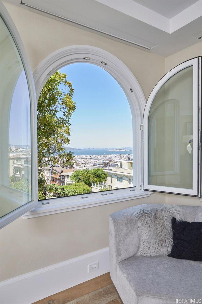 2545-2547 Lyon Street op0en window