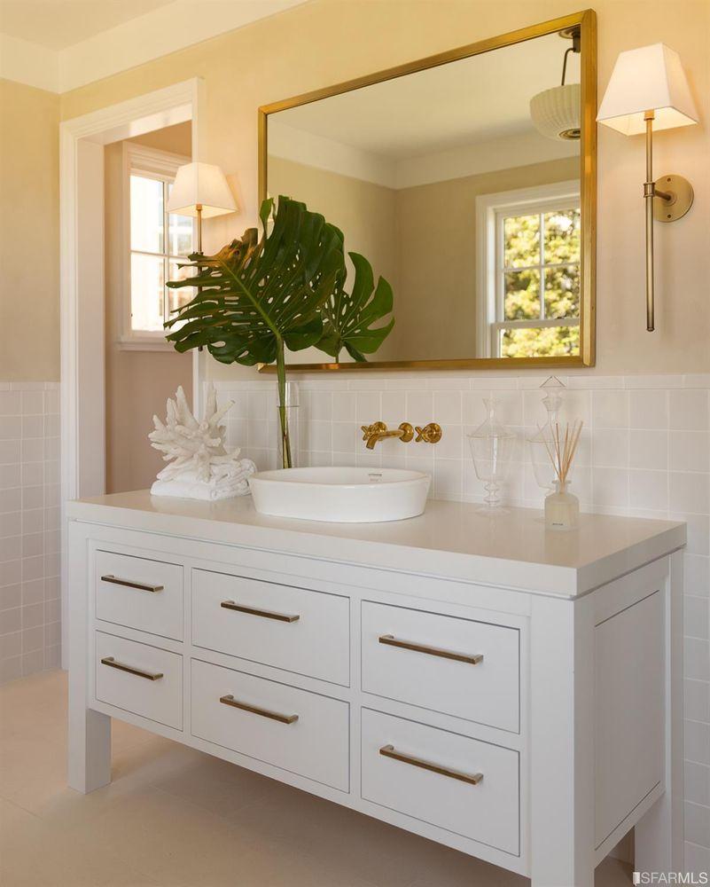 2545-2547 Lyon Street bathroom vanity