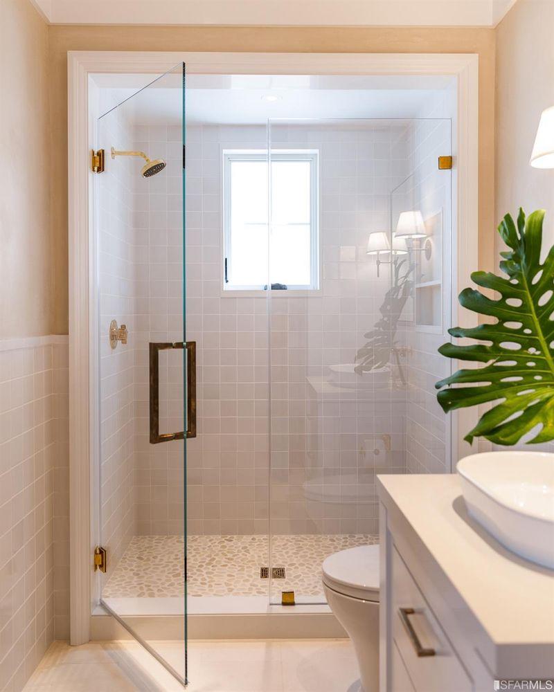 2545-2547 Lyon Street bathroom shower view