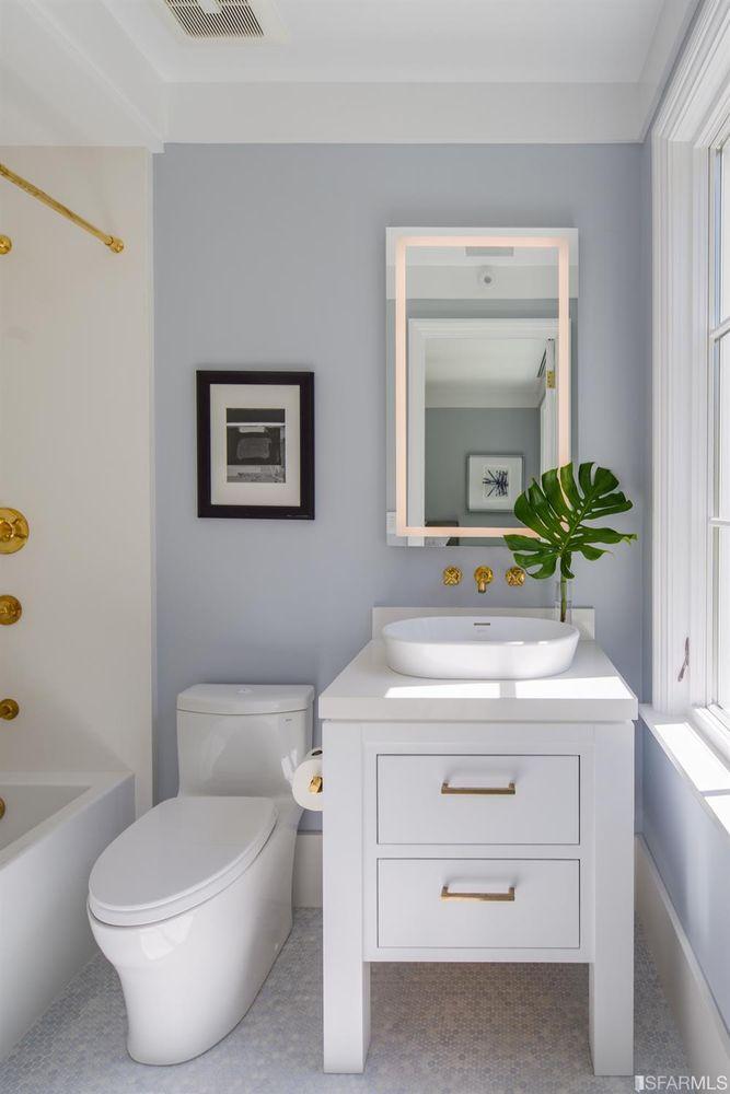 2545-2547 Lyon Street bathroom