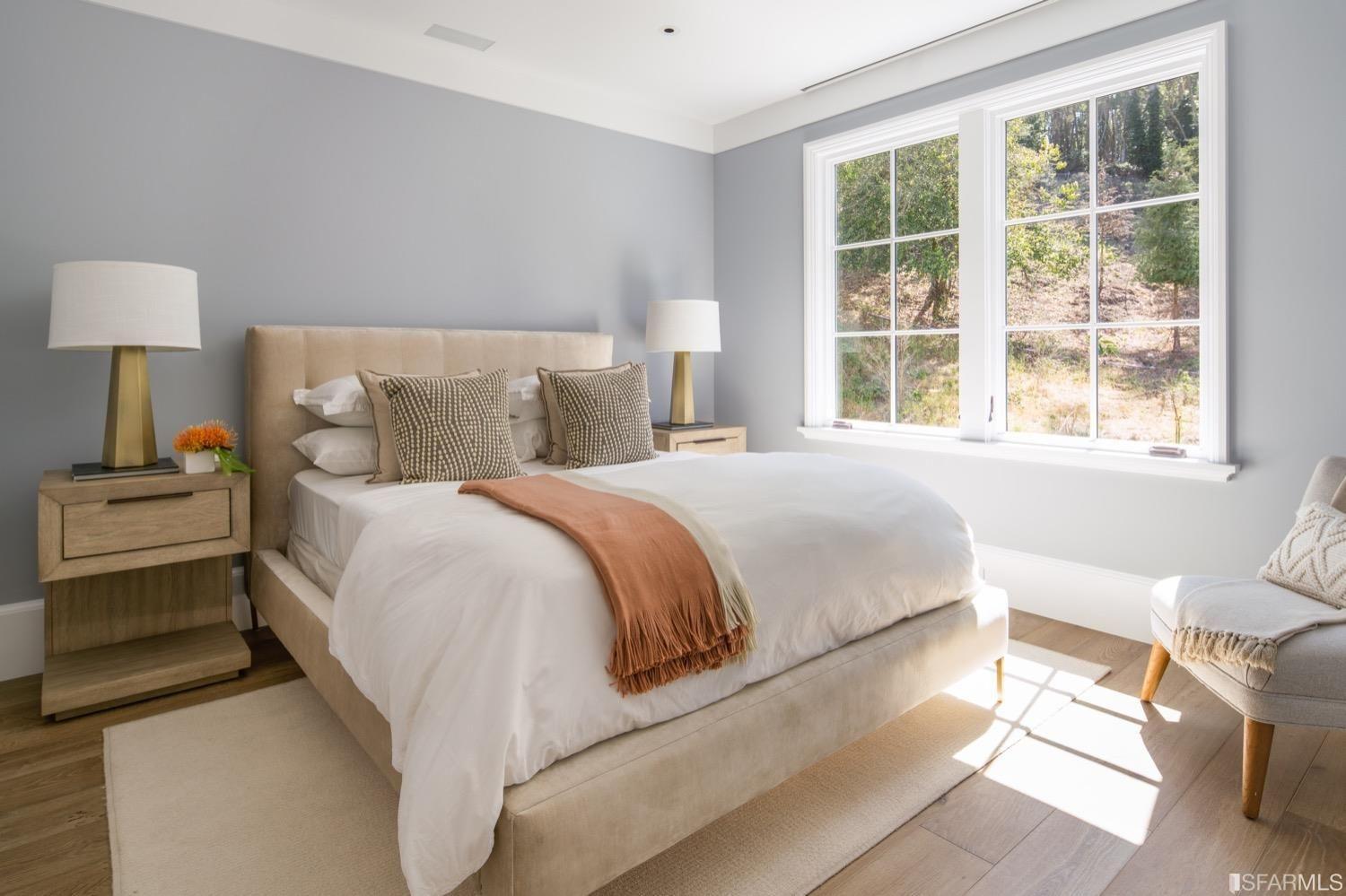 2545-2547 Lyon Street bedroom