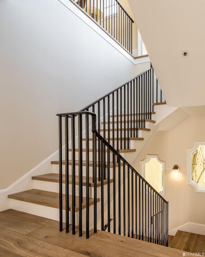 2545-2547 Lyon Street stairwell