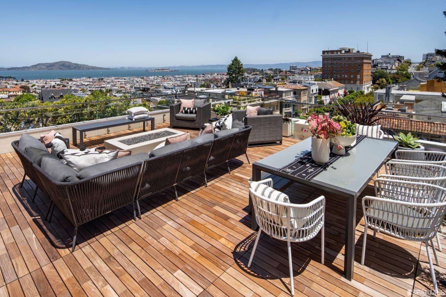 2545-2547 Lyon Street roof top patio