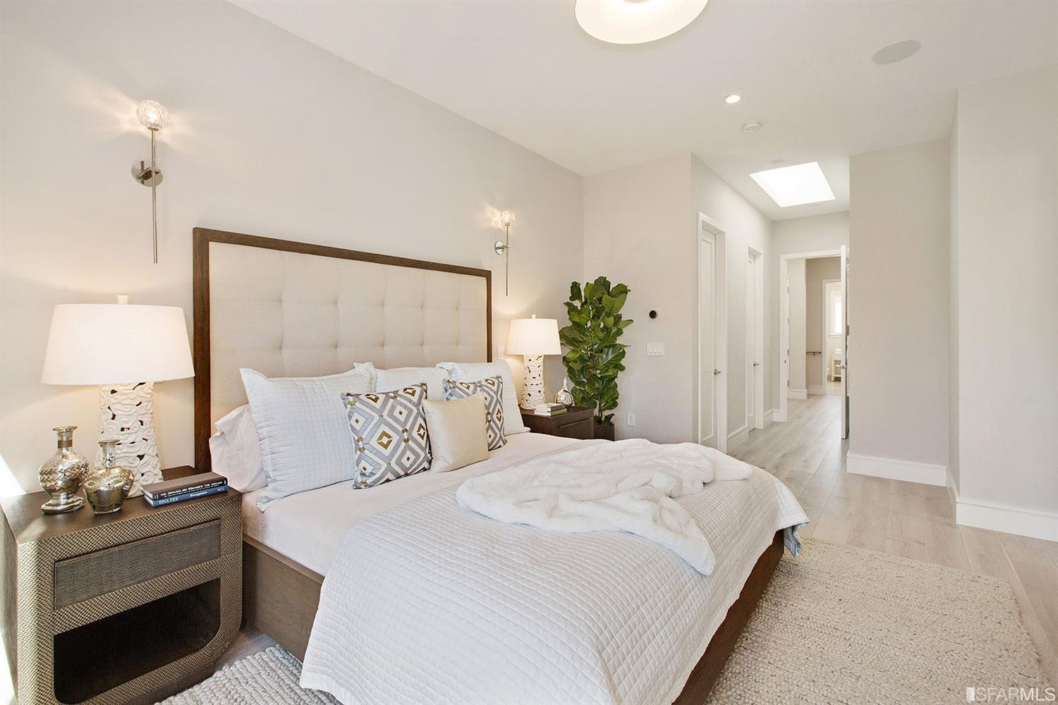 Master bedroom SF residence image #2