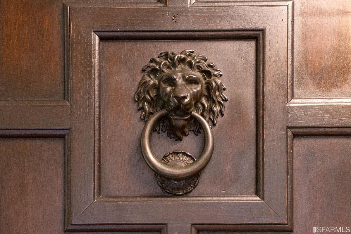 door knocker