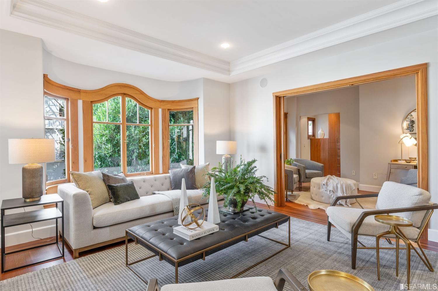 217-219 16th Avenue Doors open to connect two rooms. 